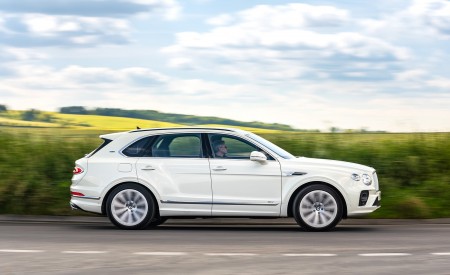 2021 Bentley Bentayga Plug-In Hybrid First Edition (Color: Ghost White) Side Wallpapers 450x275 (21)