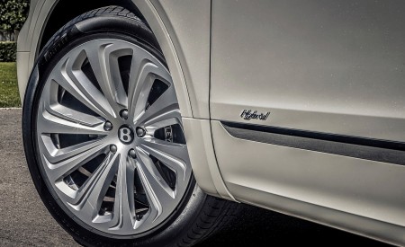 2021 Bentley Bentayga Plug-In Hybrid First Edition (Color: Ghost White) Wheel Wallpapers 450x275 (25)