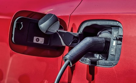 2021 Bentley Bentayga Plug-In Hybrid First Edition First Edition (Color: Dragon Red) Charging Wallpapers 450x275 (12)