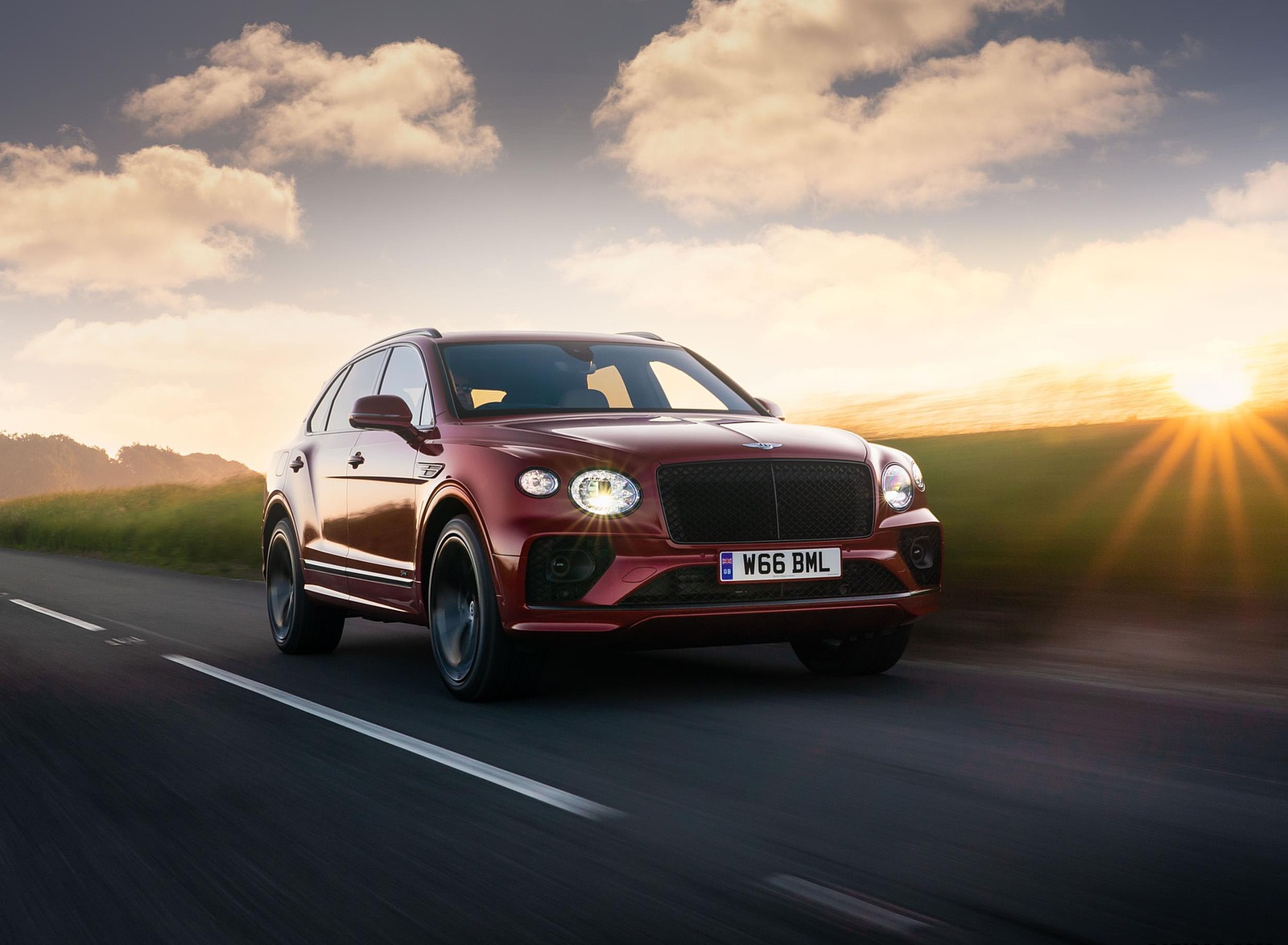 2021 Bentley Bentayga Plug-In Hybrid First Edition First Edition (Color: Dragon Red) Front Three-Quarter Wallpapers (3)