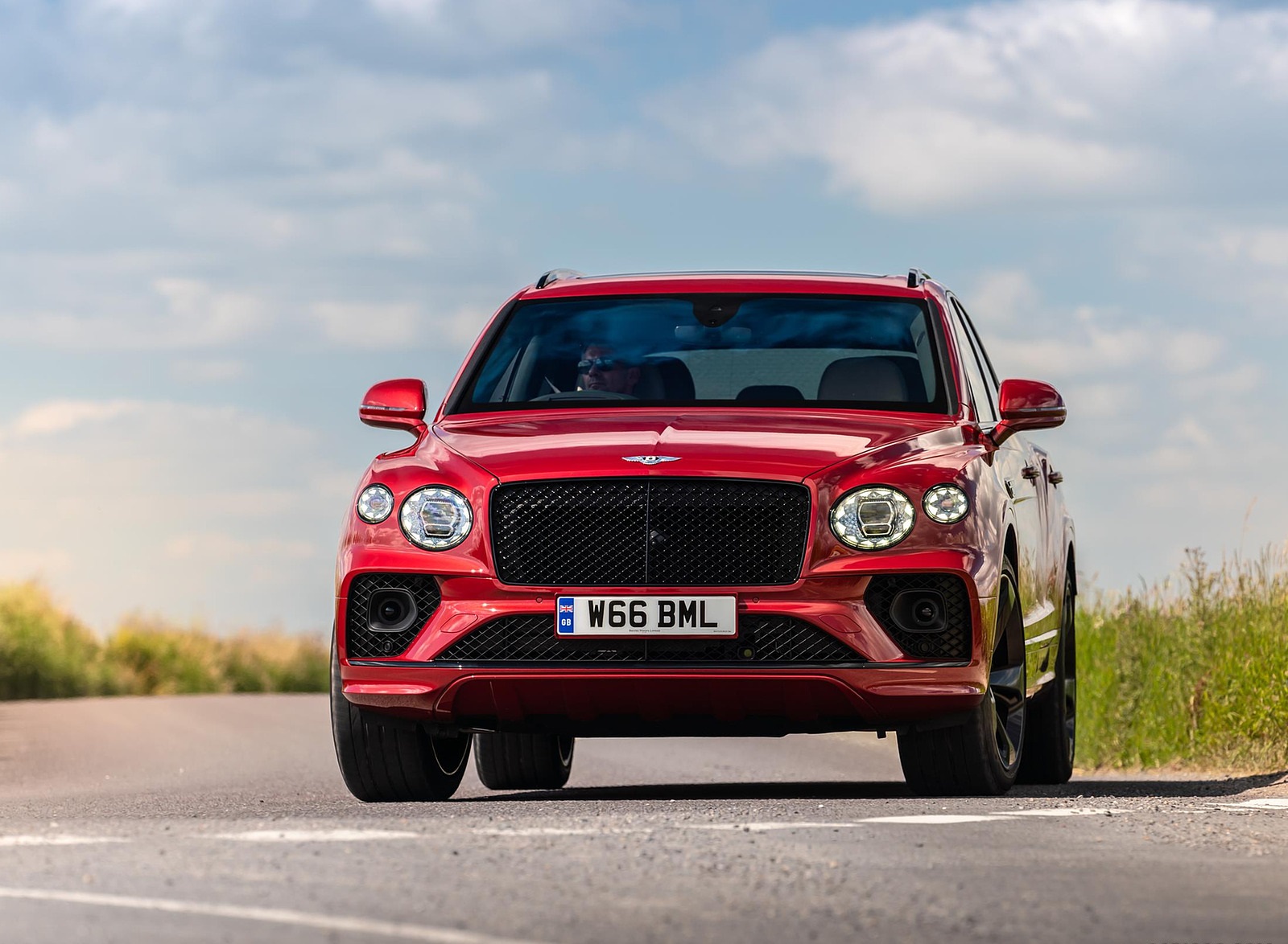 2021 Bentley Bentayga Plug-In Hybrid First Edition First Edition (Color: Dragon Red) Front Wallpapers (4)
