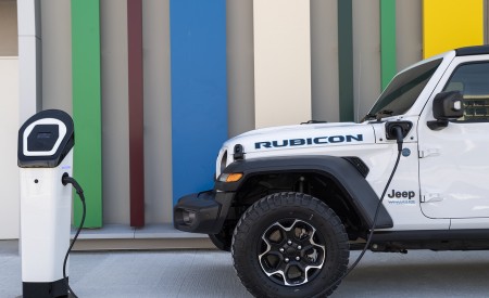 2021 Jeep Wrangler 4xe (Euro-Spec; Plug-In Hybrid) Charging Wallpapers 450x275 (29)