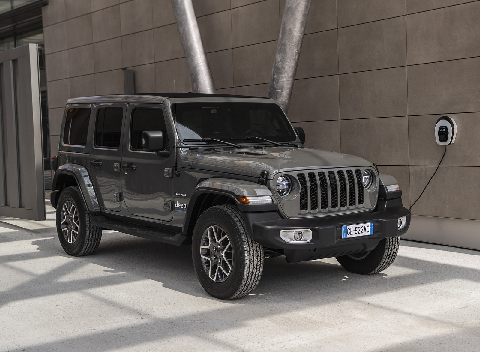2021 Jeep Wrangler 4xe (Euro-Spec; Plug-In Hybrid) Front Three-Quarter Wallpapers (15)