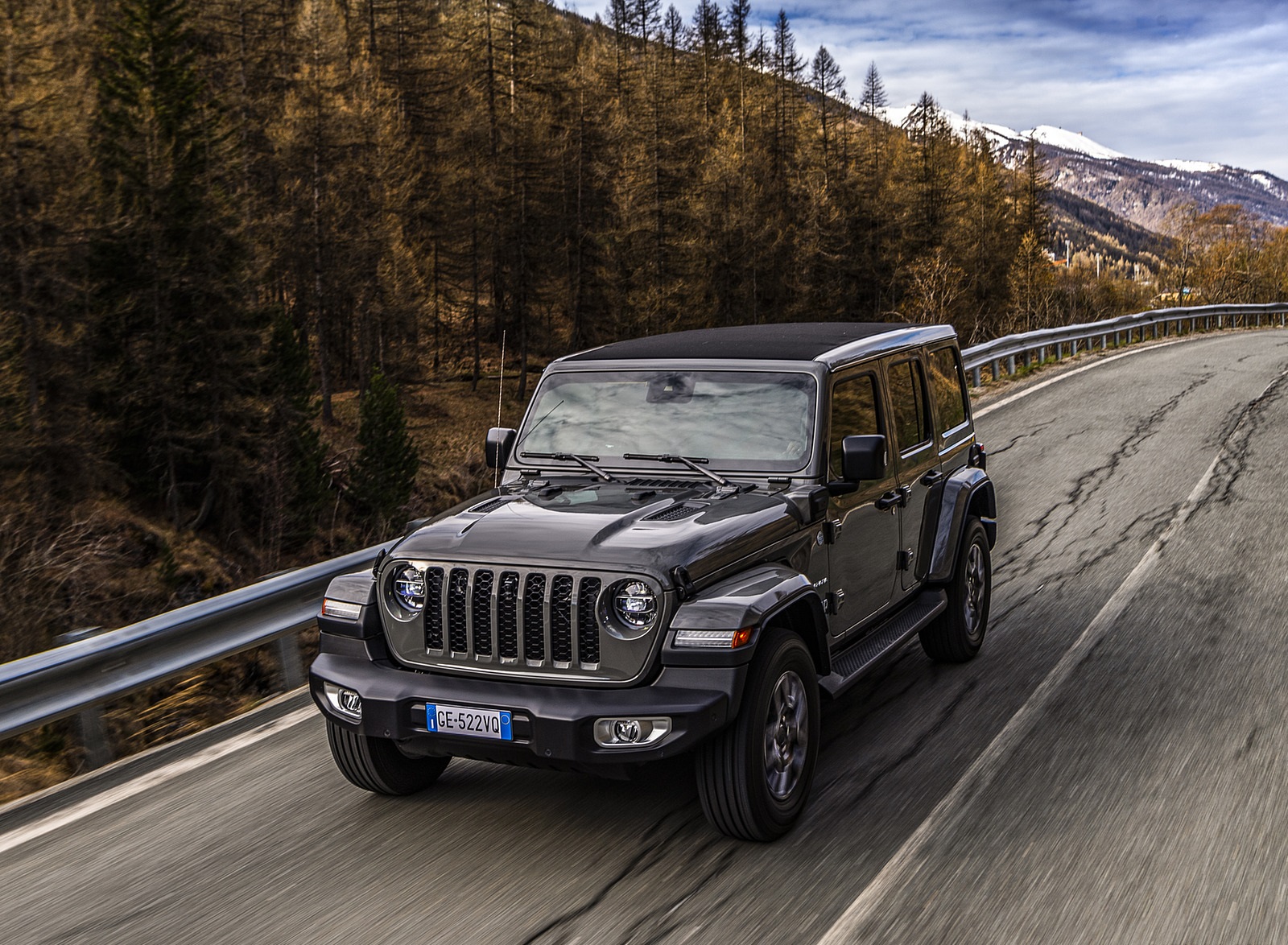 2021 Jeep Wrangler 4xe (Euro-Spec; Plug-In Hybrid) Front Three-Quarter Wallpapers (1)