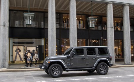 2021 Jeep Wrangler 4xe (Euro-Spec; Plug-In Hybrid) Front Three-Quarter Wallpapers 450x275 (12)