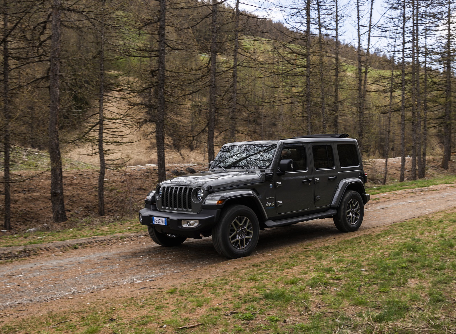 2021 Jeep Wrangler 4xe (Euro-Spec; Plug-In Hybrid) Front Three-Quarter Wallpapers (4)
