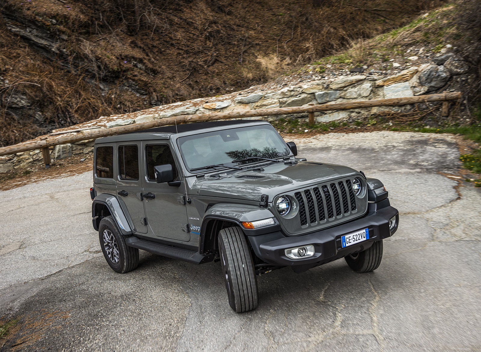 2021 Jeep Wrangler 4xe (Euro-Spec; Plug-In Hybrid) Front Three-Quarter Wallpapers (2)