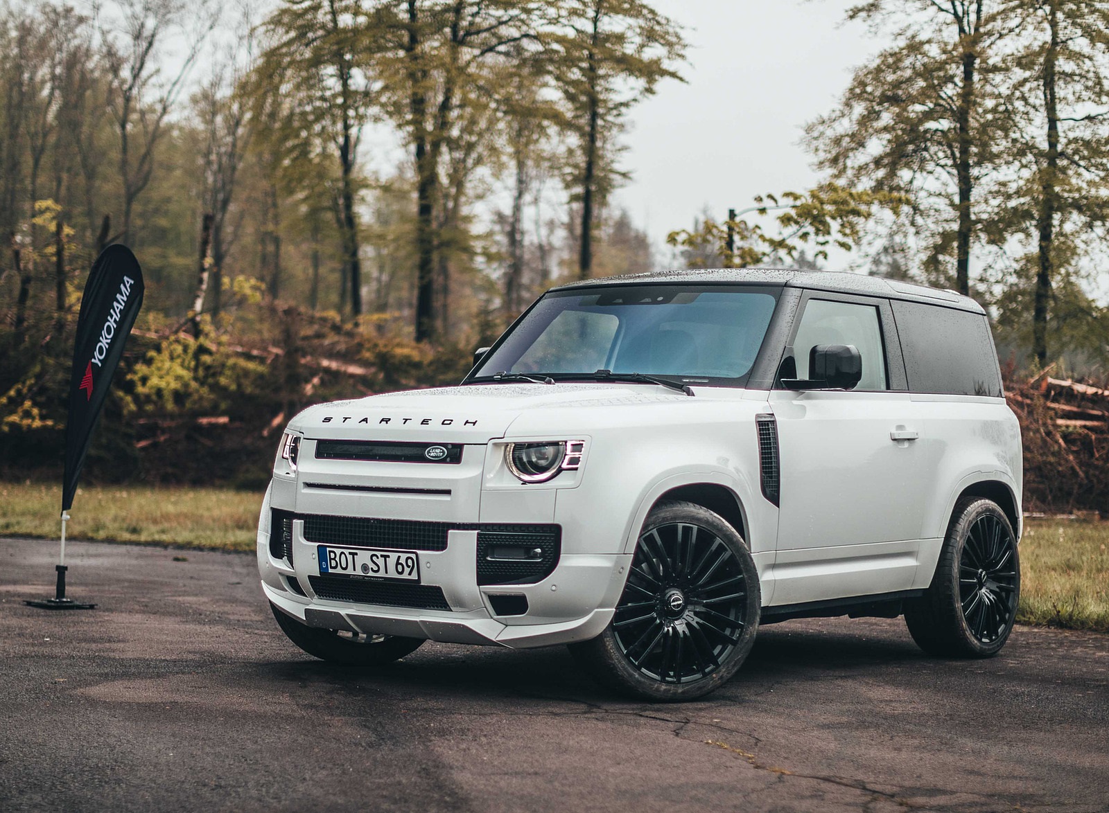 2021 STARTECH Land Rover Defender 90 Front Three-Quarter Wallpapers (6)