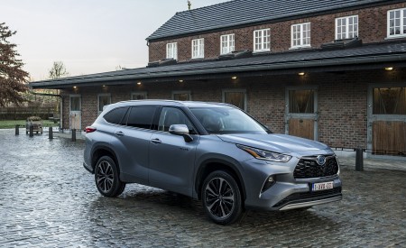 2021 Toyota Highlander Hybrid (Euro-Spec) Front Three-Quarter Wallpapers 450x275 (49)