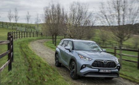 2021 Toyota Highlander Hybrid (Euro-Spec) Front Three-Quarter Wallpapers 450x275 (34)