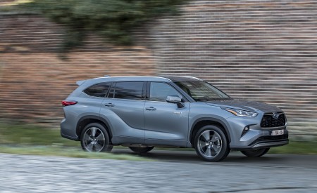 2021 Toyota Highlander Hybrid (Euro-Spec) Front Three-Quarter Wallpapers 450x275 (42)