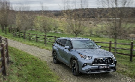 2021 Toyota Highlander Hybrid (Euro-Spec) Front Three-Quarter Wallpapers 450x275 (35)