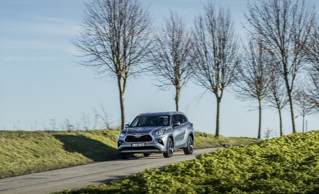 2021 Toyota Highlander Hybrid (Euro-Spec) Front Three-Quarter Wallpapers 450x275 (7)