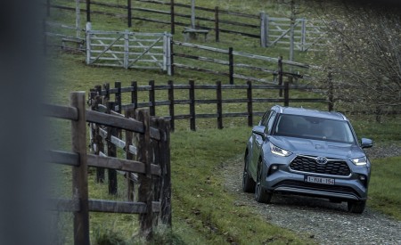 2021 Toyota Highlander Hybrid (Euro-Spec) Front Wallpapers 450x275 (25)