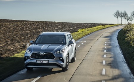 2021 Toyota Highlander Hybrid (Euro-Spec) Front Wallpapers 450x275 (13)