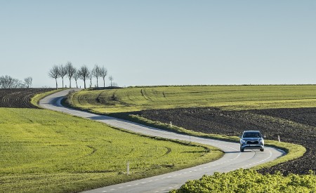 2021 Toyota Highlander Hybrid (Euro-Spec) Front Wallpapers 450x275 (15)