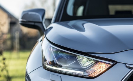 2021 Toyota Highlander Hybrid (Euro-Spec) Headlight Wallpapers 450x275 (67)