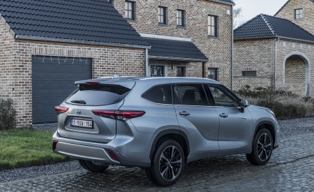 2021 Toyota Highlander Hybrid (Euro-Spec) Rear Three-Quarter Wallpapers 450x275 (63)