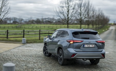 2021 Toyota Highlander Hybrid (Euro-Spec) Rear Three-Quarter Wallpapers 450x275 (32)