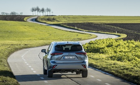 2021 Toyota Highlander Hybrid (Euro-Spec) Rear Wallpapers 450x275 (11)
