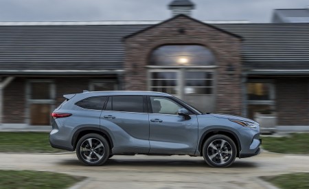 2021 Toyota Highlander Hybrid (Euro-Spec) Side Wallpapers 450x275 (54)