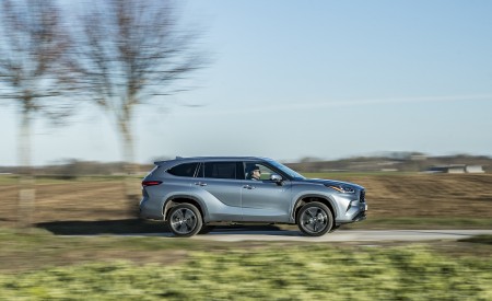 2021 Toyota Highlander Hybrid (Euro-Spec) Side Wallpapers 450x275 (6)