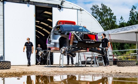 2022 Audi RS Q e-tron Dakar Rally Making Of Wallpapers 450x275 (24)