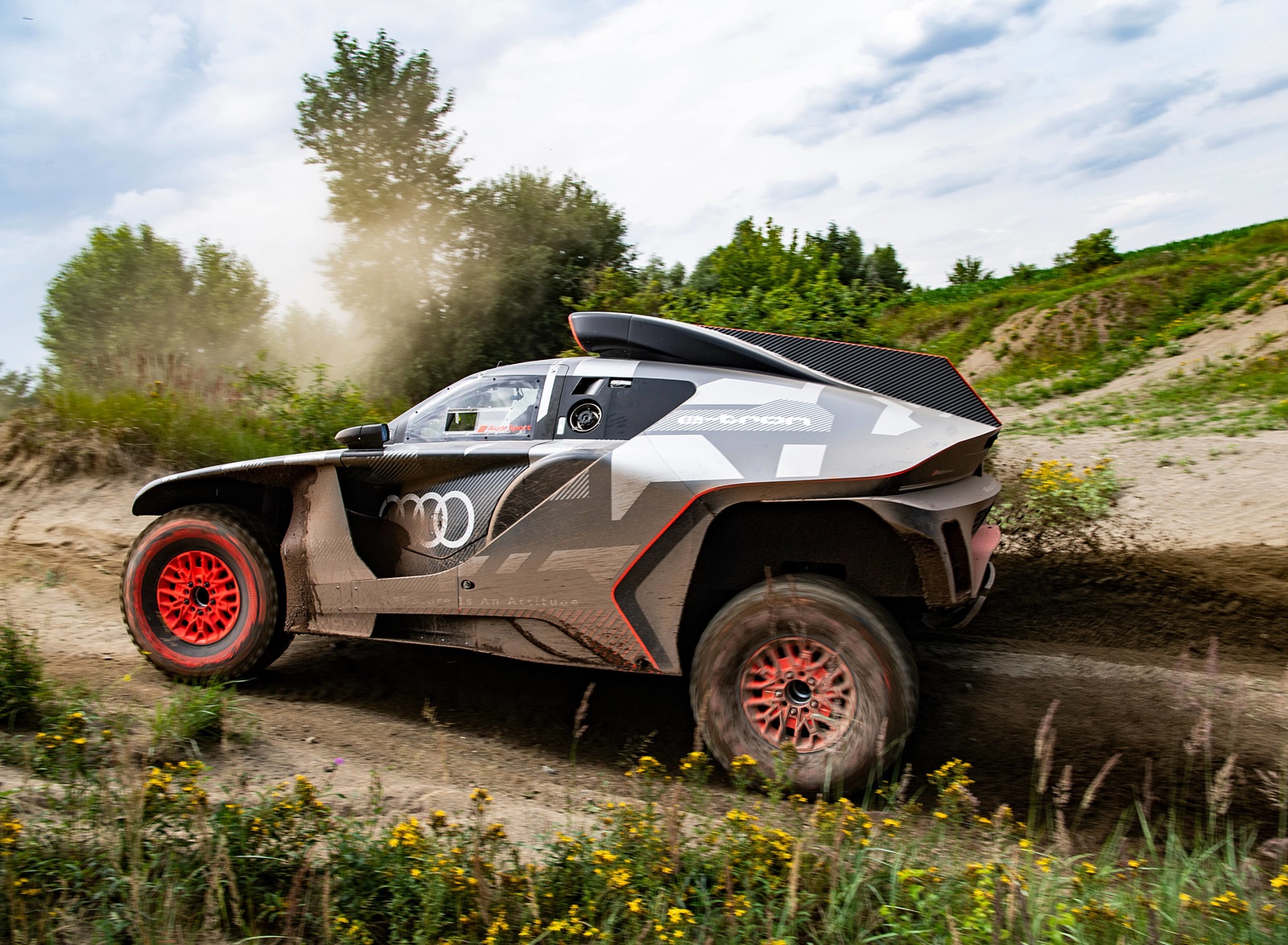 2022 Audi RS Q e-tron Dakar Rally Testing Wallpapers (8)