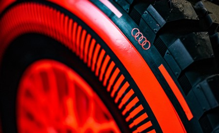 2022 Audi RS Q e-tron Dakar Rally Wheel Wallpapers 450x275 (31)