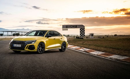 2022 Audi RS3 Sedan Front Three-Quarter Wallpapers 450x275 (121)