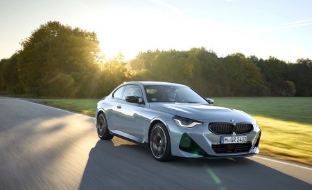 2022 BMW M240i Coupe xDrive (Color: Brooklyn Grey) Front Three-Quarter Wallpapers 450x275 (2)