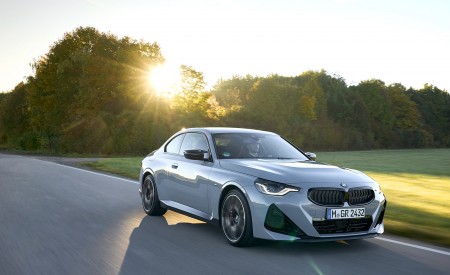 2022 BMW M240i Coupe xDrive (Color: Brooklyn Grey) Front Three-Quarter Wallpapers 450x275 (3)