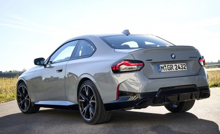 2022 BMW M240i Coupe xDrive (Color: Brooklyn Grey) Rear Three-Quarter Wallpapers 450x275 (17)