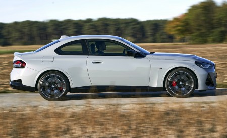 2022 BMW M240i Coupe xDrive (Color: Brooklyn Grey) Side Wallpapers 450x275 (12)