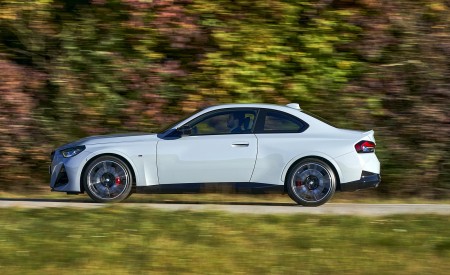 2022 BMW M240i Coupe xDrive (Color: Brooklyn Grey) Side Wallpapers 450x275 (14)