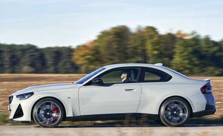 2022 BMW M240i Coupe xDrive (Color: Brooklyn Grey) Side Wallpapers 450x275 (15)