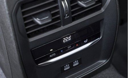 2022 BMW M240i Coupé xDrive (Color: Thundernight Metallic) Interior Detail Wallpapers 450x275 (111)