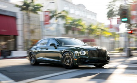 2022 Bentley Flying Spur Hybrid Front Three-Quarter Wallpapers 450x275 (67)