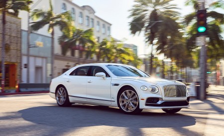 2022 Bentley Flying Spur Hybrid Front Three-Quarter Wallpapers 450x275 (65)