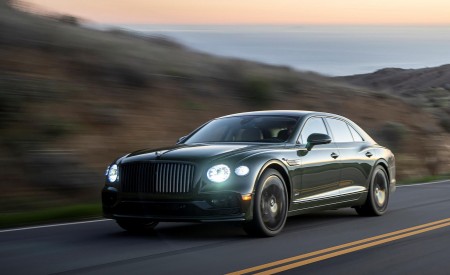 2022 Bentley Flying Spur Hybrid Front Three-Quarter Wallpapers  450x275 (14)