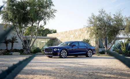 2022 Bentley Flying Spur Hybrid Front Three-Quarter Wallpapers 450x275 (60)