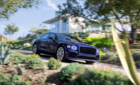 2022 Bentley Flying Spur Hybrid Front Three-Quarter Wallpapers 450x275 (55)