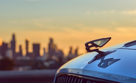 2022 Bentley Flying Spur Hybrid Hood Ornament Wallpapers 450x275 (78)