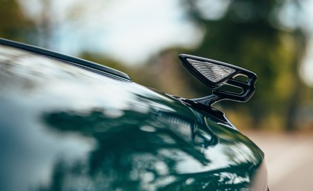 2022 Bentley Flying Spur Hybrid Hood Ornament Wallpapers 450x275 (178)