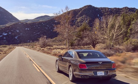 2022 Bentley Flying Spur Hybrid Rear Three-Quarter Wallpapers 450x275 (44)
