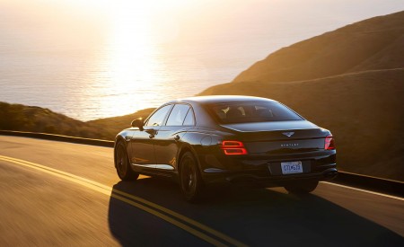 2022 Bentley Flying Spur Hybrid Rear Three-Quarter Wallpapers 450x275 (24)