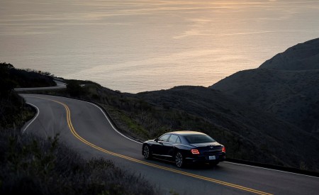 2022 Bentley Flying Spur Hybrid Rear Three-Quarter Wallpapers 450x275 (5)
