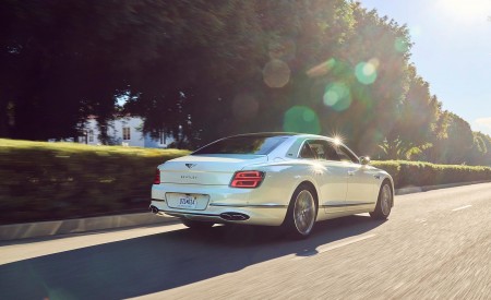 2022 Bentley Flying Spur Hybrid Rear Three-Quarter Wallpapers  450x275 (45)