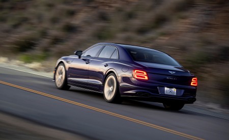 2022 Bentley Flying Spur Hybrid Rear Three-Quarter Wallpapers 450x275 (23)