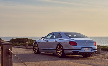 2022 Bentley Flying Spur Hybrid Rear Three-Quarter Wallpapers 450x275 (11)